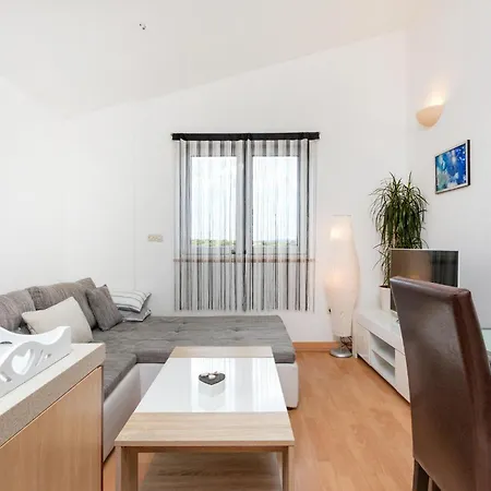 1 Bedroom Cozy In