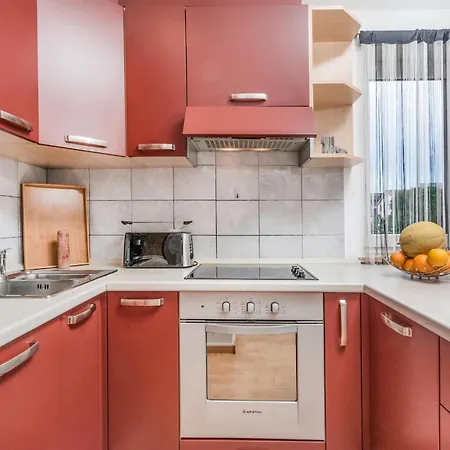 1 Bedroom Cozy In Apartment